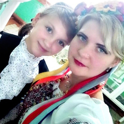 Яна Дидковская- учитель зарубежной литературы из ОШ№ 7 и Глафира, ученица 5 класса.