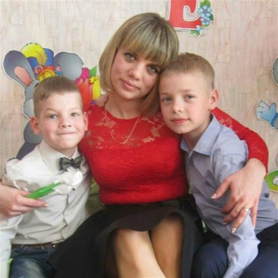 Синочки Ванюша та Михайлик  з мамою Людмилою Демчук