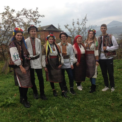 Родина Володько з друзями 