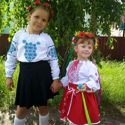 Авраменко Софія, 4 р. та Анна, 11 р. Білопілля.