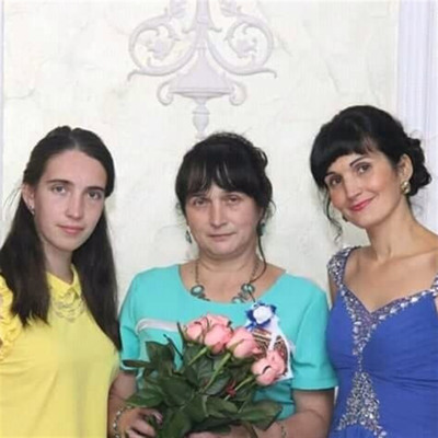 Мама Наталя з доньками Ольгою і Оленою