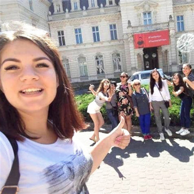 Вокалистки из музыкального училища с любимыми педагогами - Галиной Дубининой и Татьяной Мольдерф.