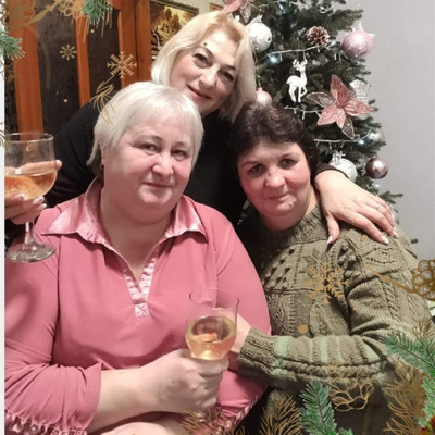 Алла з подружками