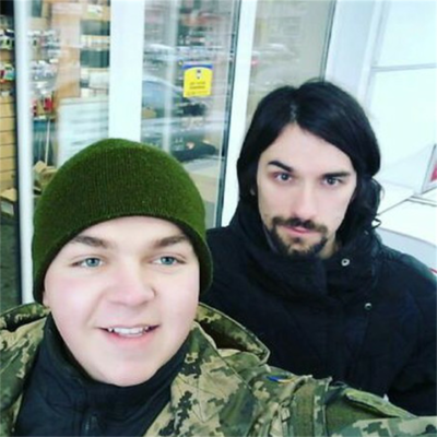 Владислав Михальский с певцом Антоном Савлеповым