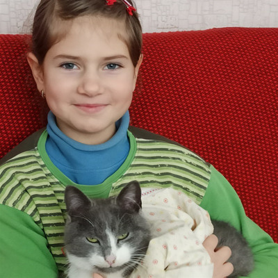Вероніка Золотоверха з котиком Річі