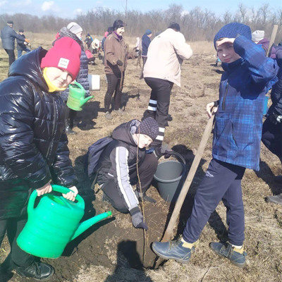 Бондарева Єва. Новіков Назар. Сінельніков Артем. Учні 5 -Бкласу. Петропавлівської ЗОШ І-ІІІ ст номер 2.