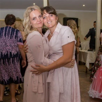 Сестрички Оксана і Наталя