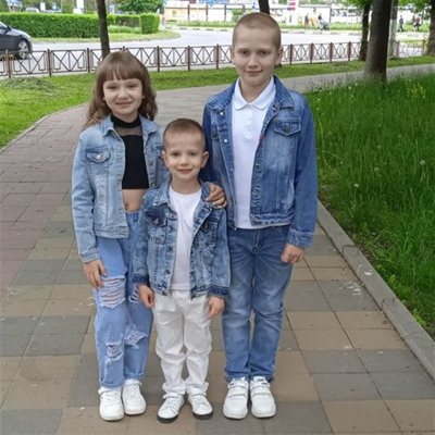 Ангеліна Ткачук, 7 років; Остап Ткачук, 4,5 років; Роман Ткачук, 11 років.