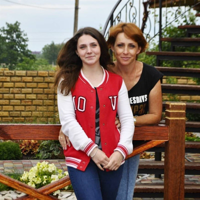 Влада разом з мамою Вітою Сулеймановою