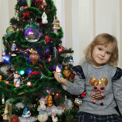 Красуня з ялинкою