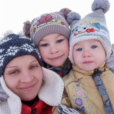 Аліна Званова з Софійкою і Дмитриком