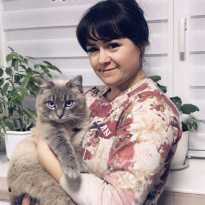 Юлія Погрібна з котиком Валерчиком