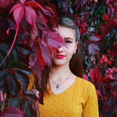 Полина Попова