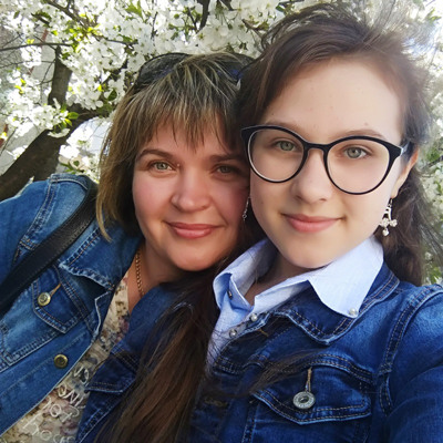 Катя Недоїдок та мама Тамара