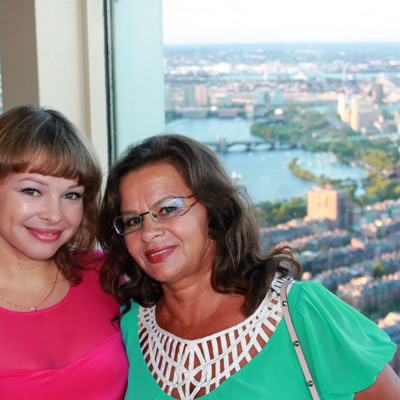 Антоніна з мамою Галиною Радецькою