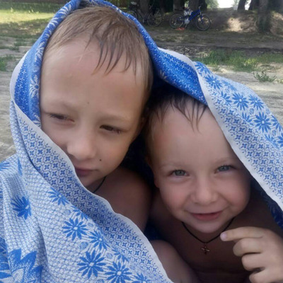 Льоша і Діма Пінчаки, 5 і 4 роки