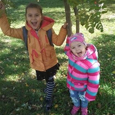 Влада і Олеся Костіні