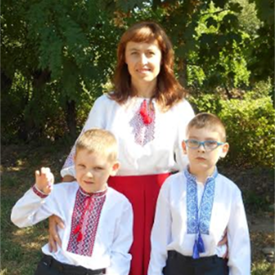 Олексій та Олександр Прокопчуки з вчителькою