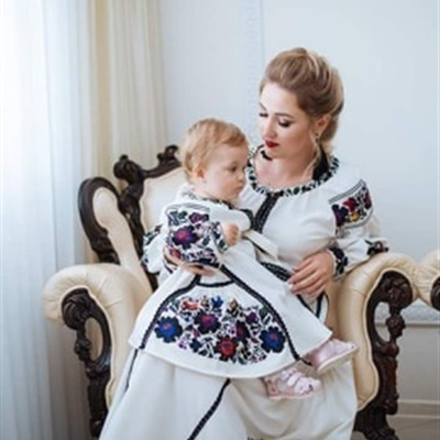 МАРТИРОСЯН Ірина з донечкою