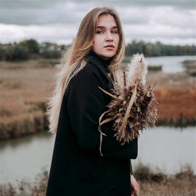 Аня Михайлова
