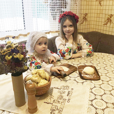 Владислава та Аніта Макаренки