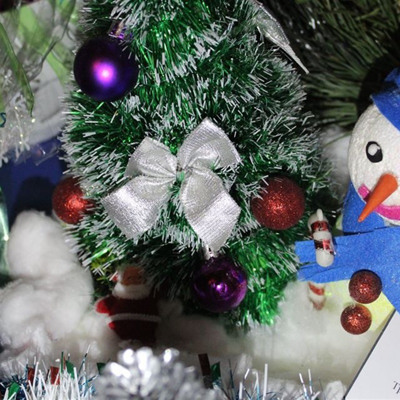 Сніговик та ялинка