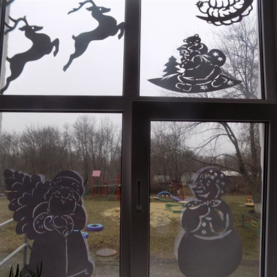 Витинанки на вікні в Привільському дитсадочку