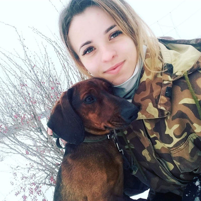 Катерина Ісаєнко та такса Чіпс