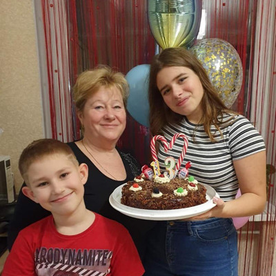 Ольга Гнатенко, 58 років, з онуками Сашею і Машею
