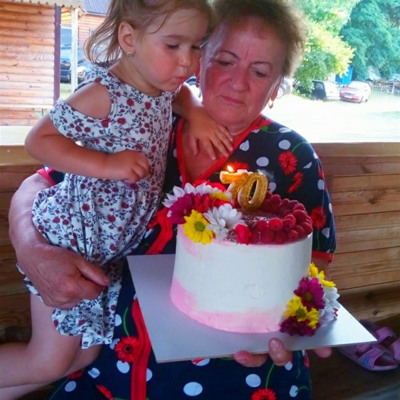 Галина Нестерюк, 70 років, з правнучкою Вікусею Кулик