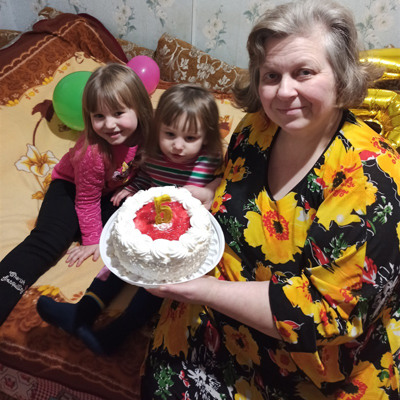 Лариса Ануфрієнко, 45 років, з внучками Рітусею та Лєрочкою