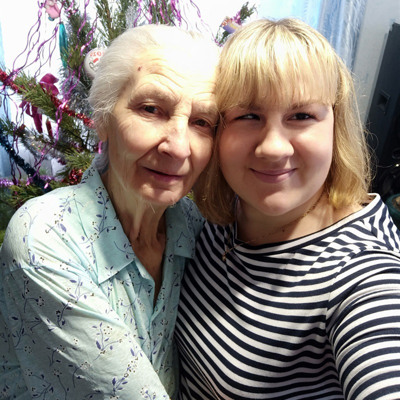 Валентина Дубович, 77 років, з внучкою Аліною Бицишен