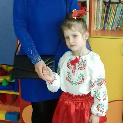 Олена Бугаєнко, 46 років, з внучкою Кірою