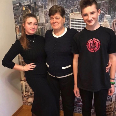 Галина Лисенко, 59 років, з онуками Яною і Тарасом