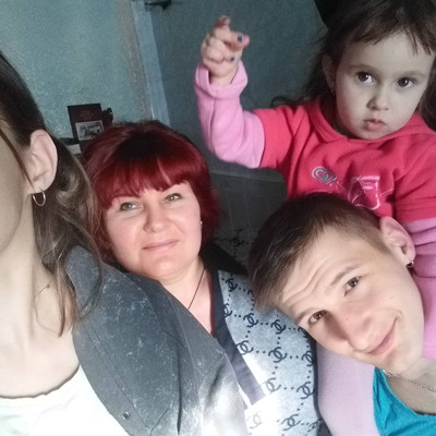 Інга Дем’яненко, 56 років, з внуками Богданом, Сашею та Катею Столяровими