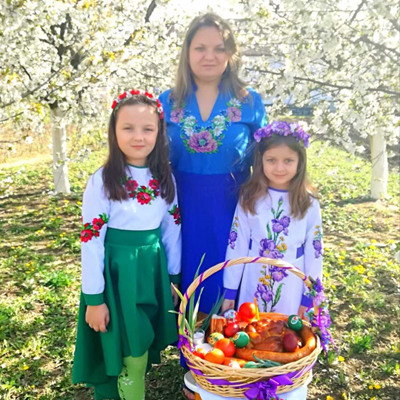 Катерина Філіпчук з доньками Настею і Лізою