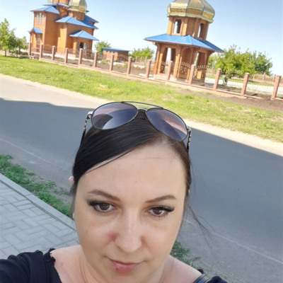 Яна Фриюк