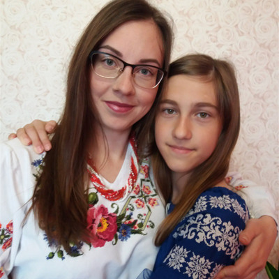 Оксана і Вероніка Здебські