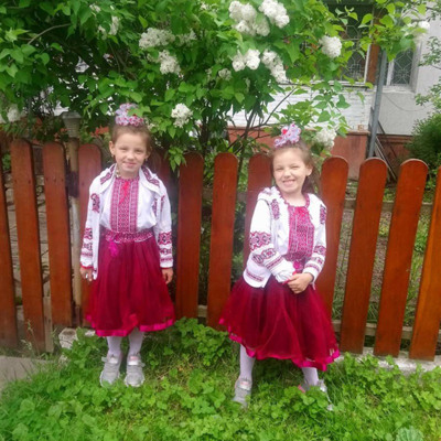 Лілія та Анастасія Яців, 7 рокIв