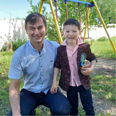 Ми дружна сім'я Шаповалових - тато і син