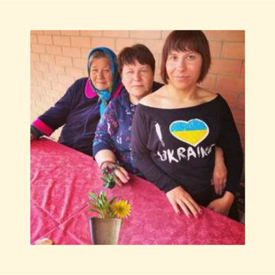 3 покоління жінок однієї родини