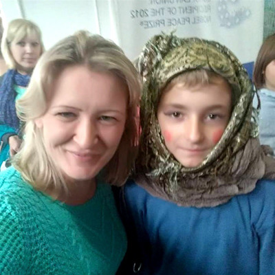 Пятиклассник Арсений с учителем природоведения Оксаной Макогон, ОШ№ 7.