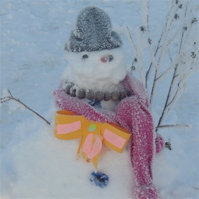 "Сніговик-сніговичок,у зимовій шапці на бочок"