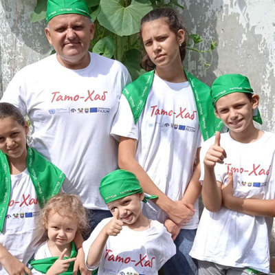 Володимир Нєхаєв в колі своєї дружньої родини