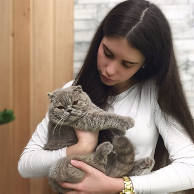 Аня Клименок і кіт Малиш