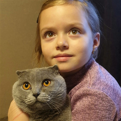 Злата Бажан з котиком Максом породи скотіш фолд