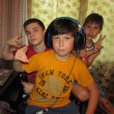 Трое из ларца - одинаковых лица!