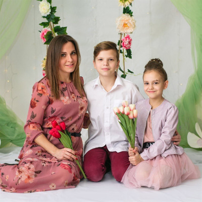 Екатерина Кренец с сыном Андреем и с дочкой Ксенией