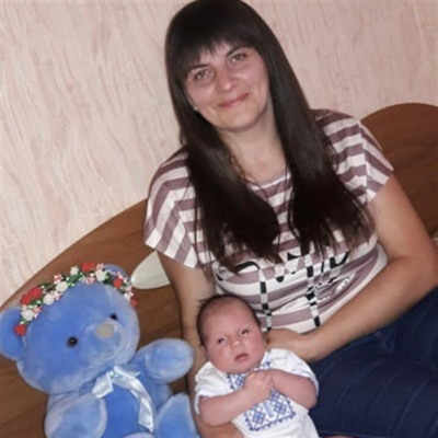 Дорога бабуся Оксана з онуком Денисом