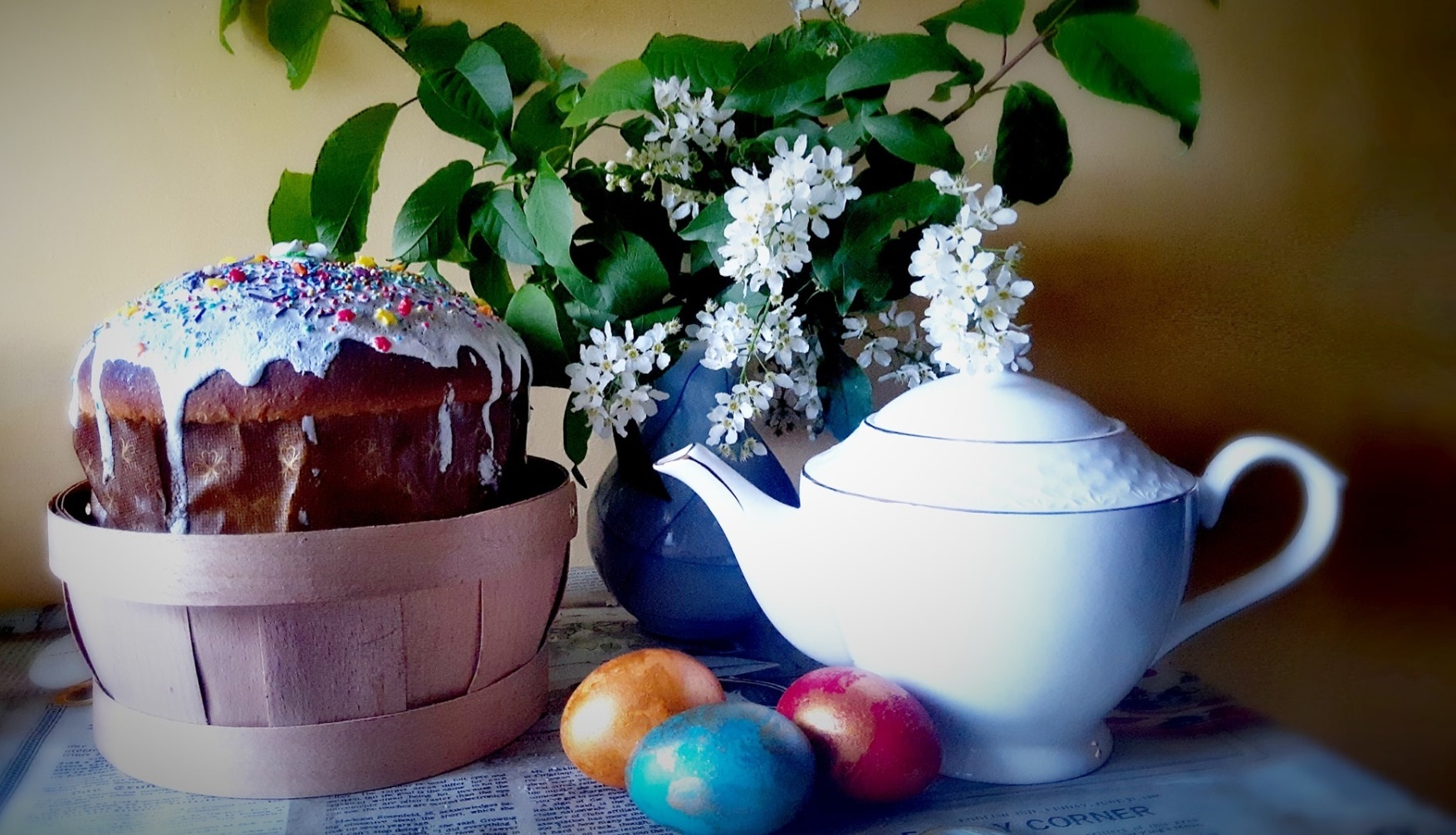 Щирі вітання з Великоднем!